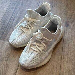 Yeezy White Knit Shoes GREAT CONDITION